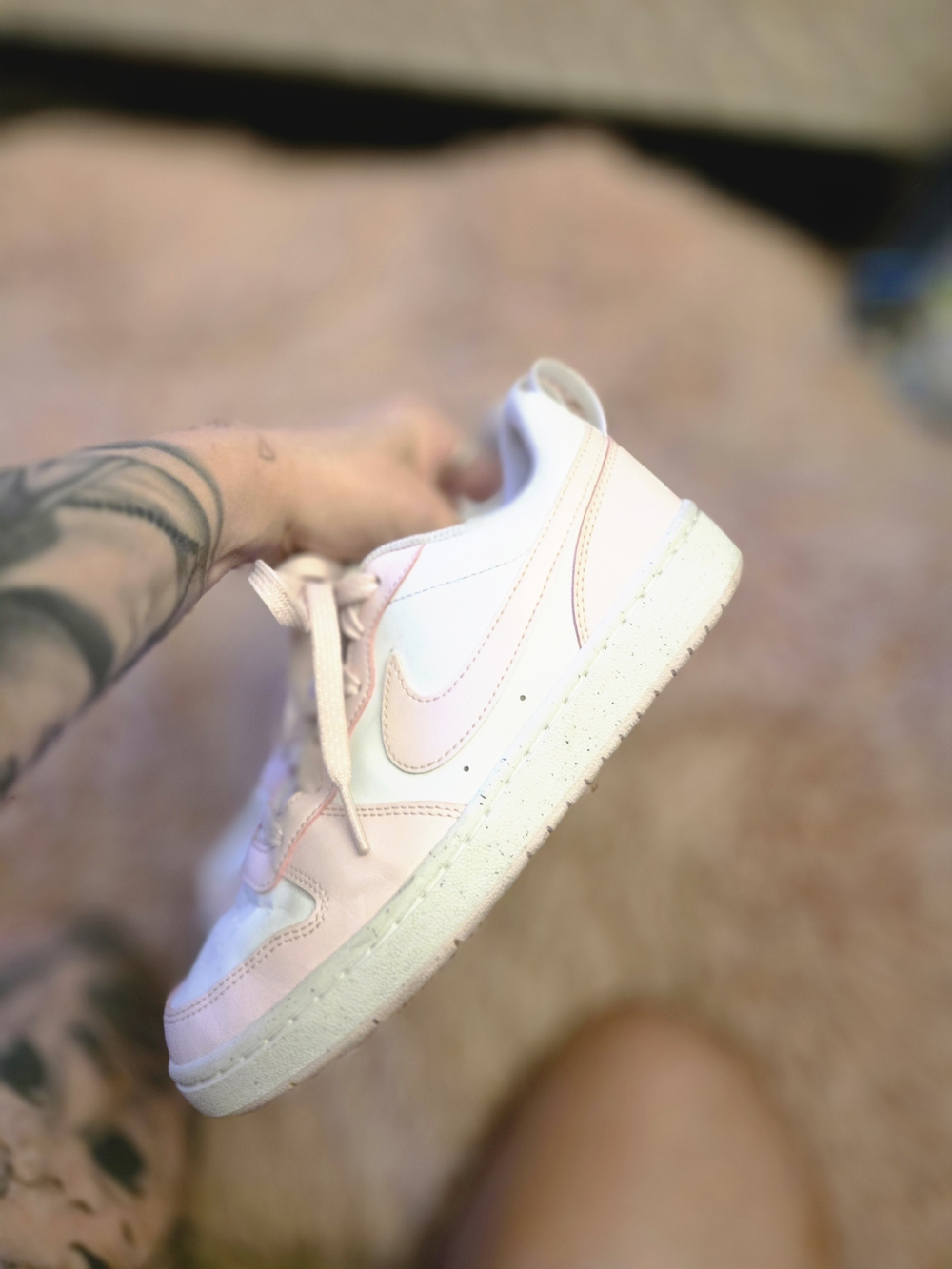 Nike Low-Top Sneaker in White and Pale Pink